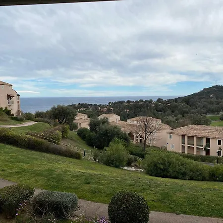 Cap Esterel : 2 Pieces, Vue Mer, Acces Piscines *